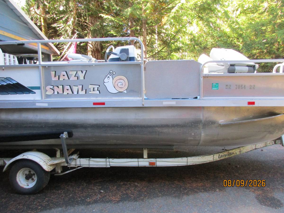 Pontoon /Party Boat, dovoz USA — foto 1 z 4 Pontoon /Party Boat, dovoz USA — foto 1 z 4