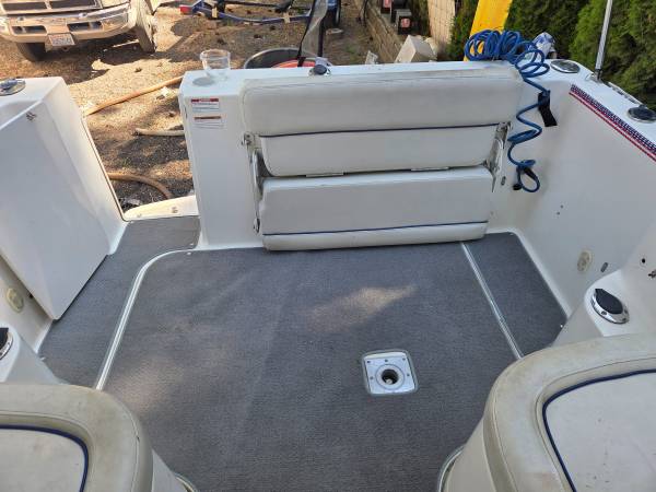 2007 Bayliner, dovoz USA — foto 2 z 12