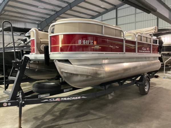 2023 Tracker, dovoz USA — foto 1