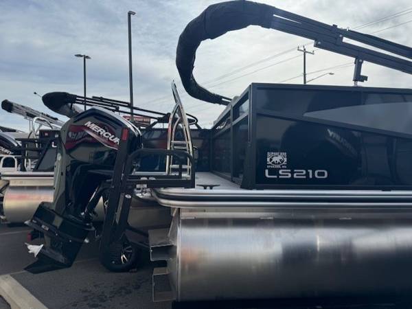 2026 Lowe, dovoz USA — foto 3 z 12
