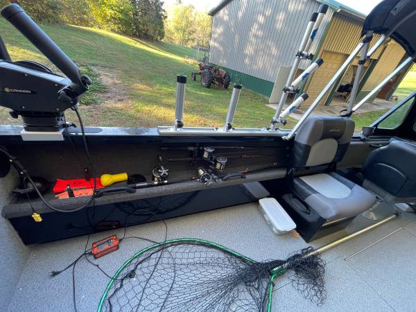 2024 Crestliner, dovoz USA — foto 11 z 12