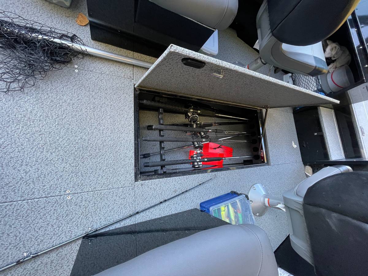2024 Crestliner, dovoz USA — foto 9 z 12