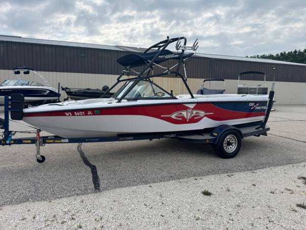 Nautique, dovoz USA — foto 1 z 11 Nautique, dovoz USA — foto 1 z 11