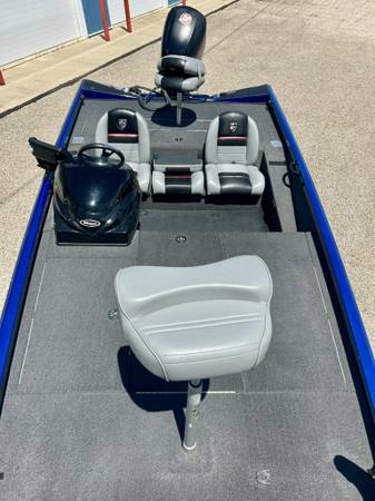 2017 Tracker, dovoz USA — foto 3 z 12