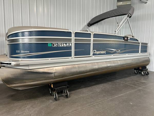 PREMIER 221 GEMINI PONTOON, dovoz USA — foto 1 z 9 PREMIER 221 GEMINI PONTOON, dovoz USA — foto 1 z 9