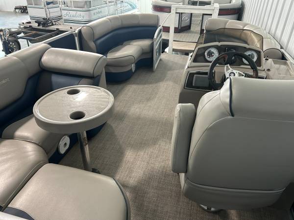 PREMIER 221 GEMINI PONTOON, dovoz USA — foto 6 z 9