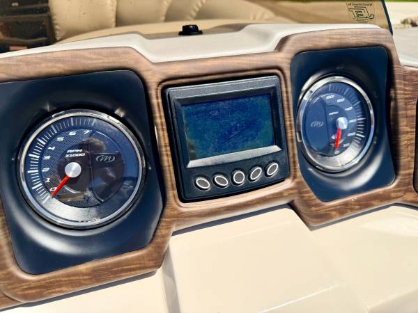 2015 Tracker, dovoz USA — foto 12 z 12