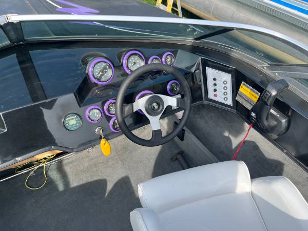 Checkmate Persuader 219, dovoz USA — foto 7 z 12