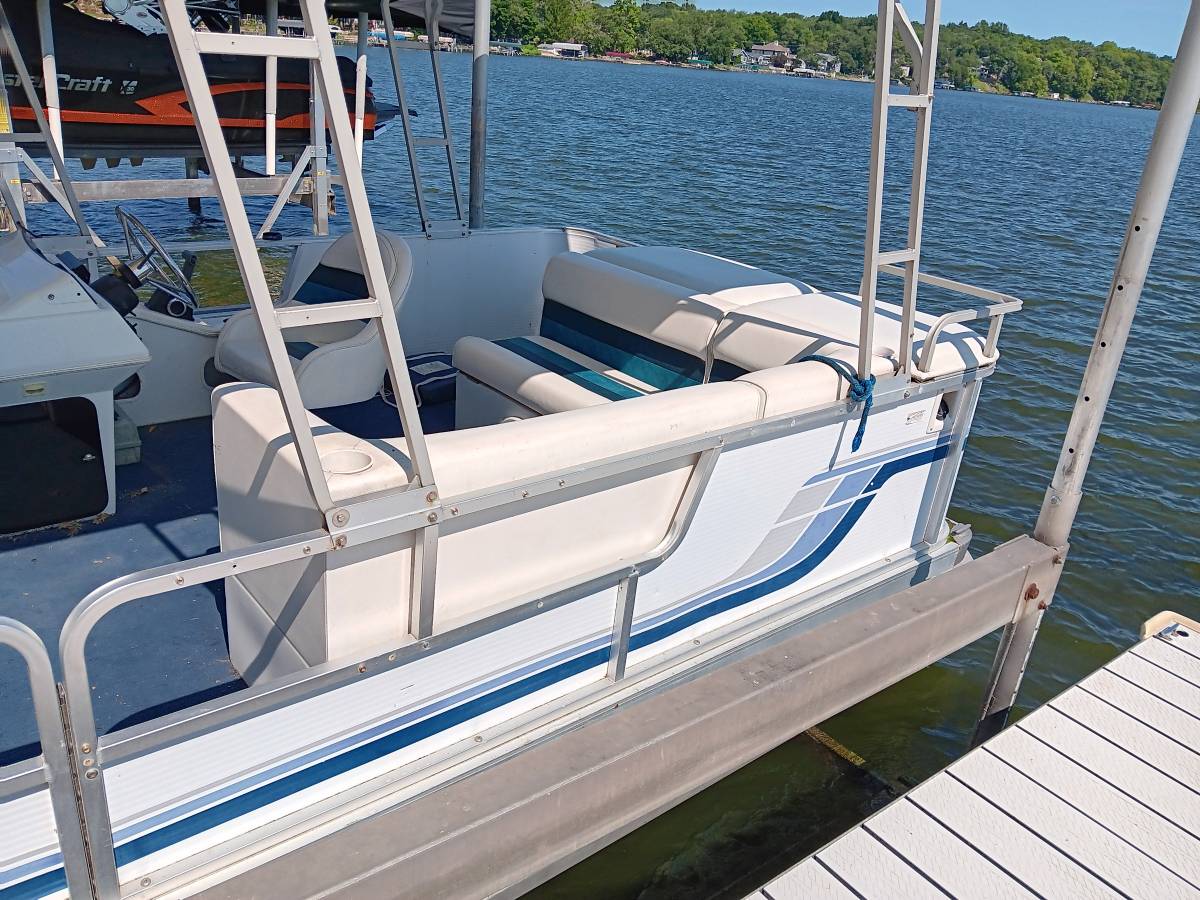 Pontoon boat, dovoz USA — foto 2 z 9