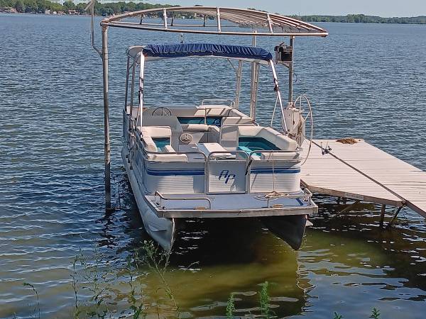 Pontoon boat, dovoz USA — foto 7 z 9