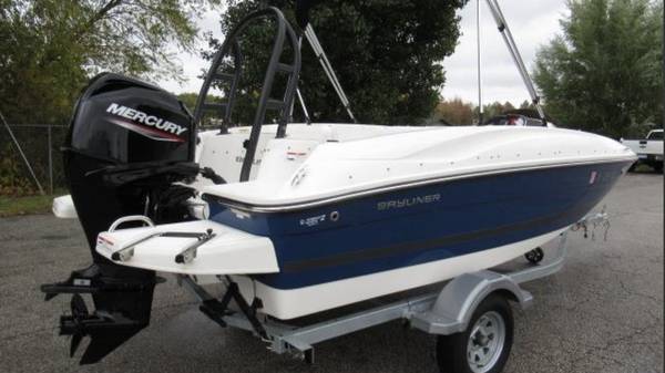 2021 Bayliner, dovoz USA — foto 3 z 12