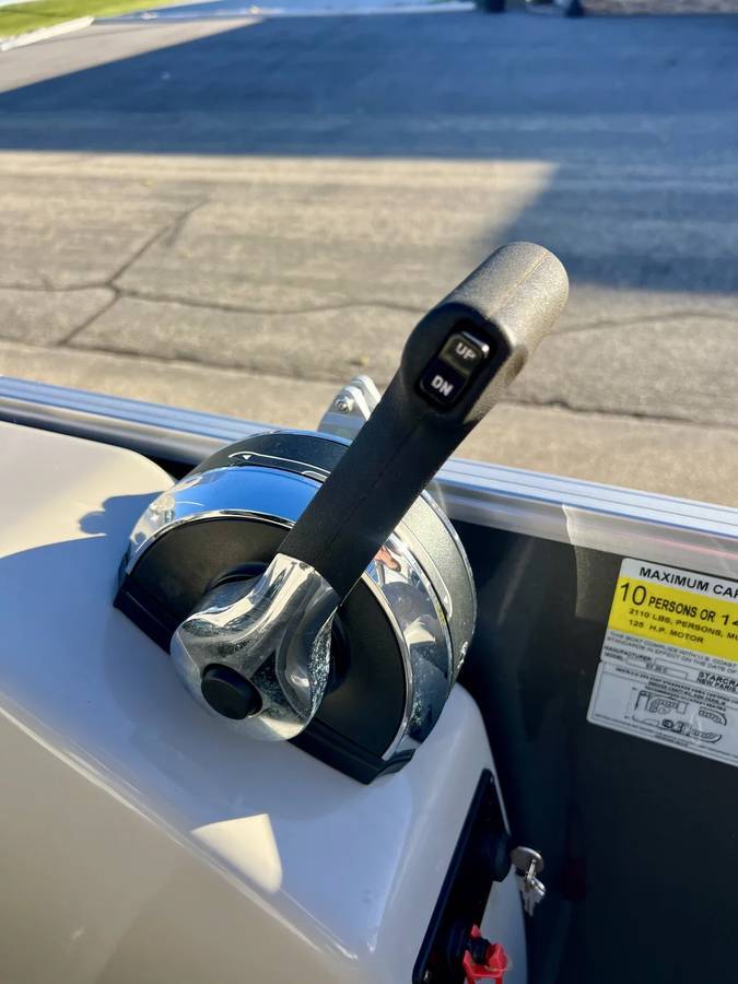 2021 Tracker, dovoz USA — foto 11 z 12