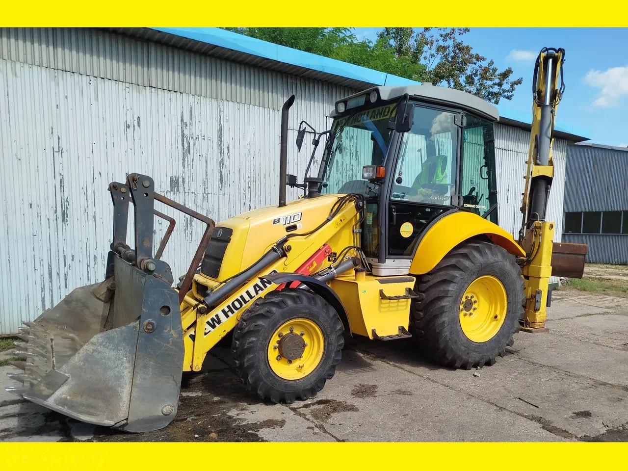 2007 New Holland B110-4PS Powershift, 2 233 mth, dovoz Skladom v EÚ — foto 1 | AMECAR 2007 New Holland B110-4PS Powershift, 2 233 mth, dovoz Skladom v EÚ — foto 1