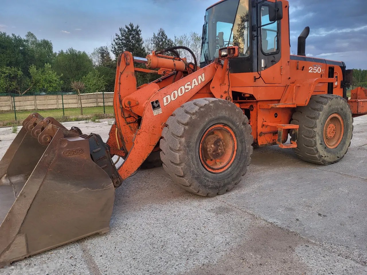 2004 Doosan M250V, dovoz Skladom v EÚ — foto 1