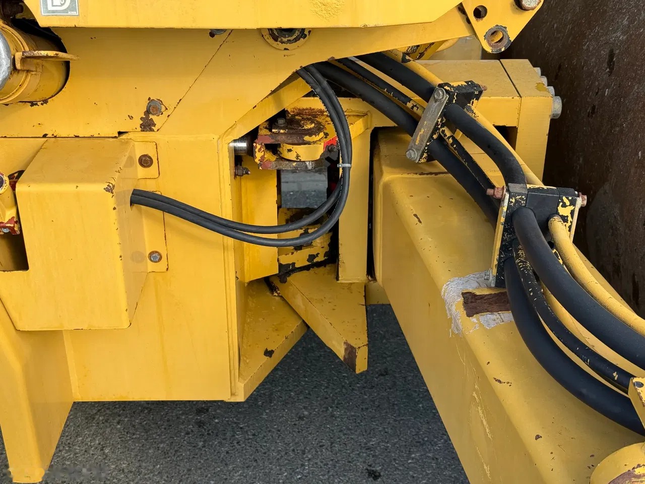 1998 Caterpillar, 2 600 mth, dovoz Skladom v EÚ — foto 9 z 15