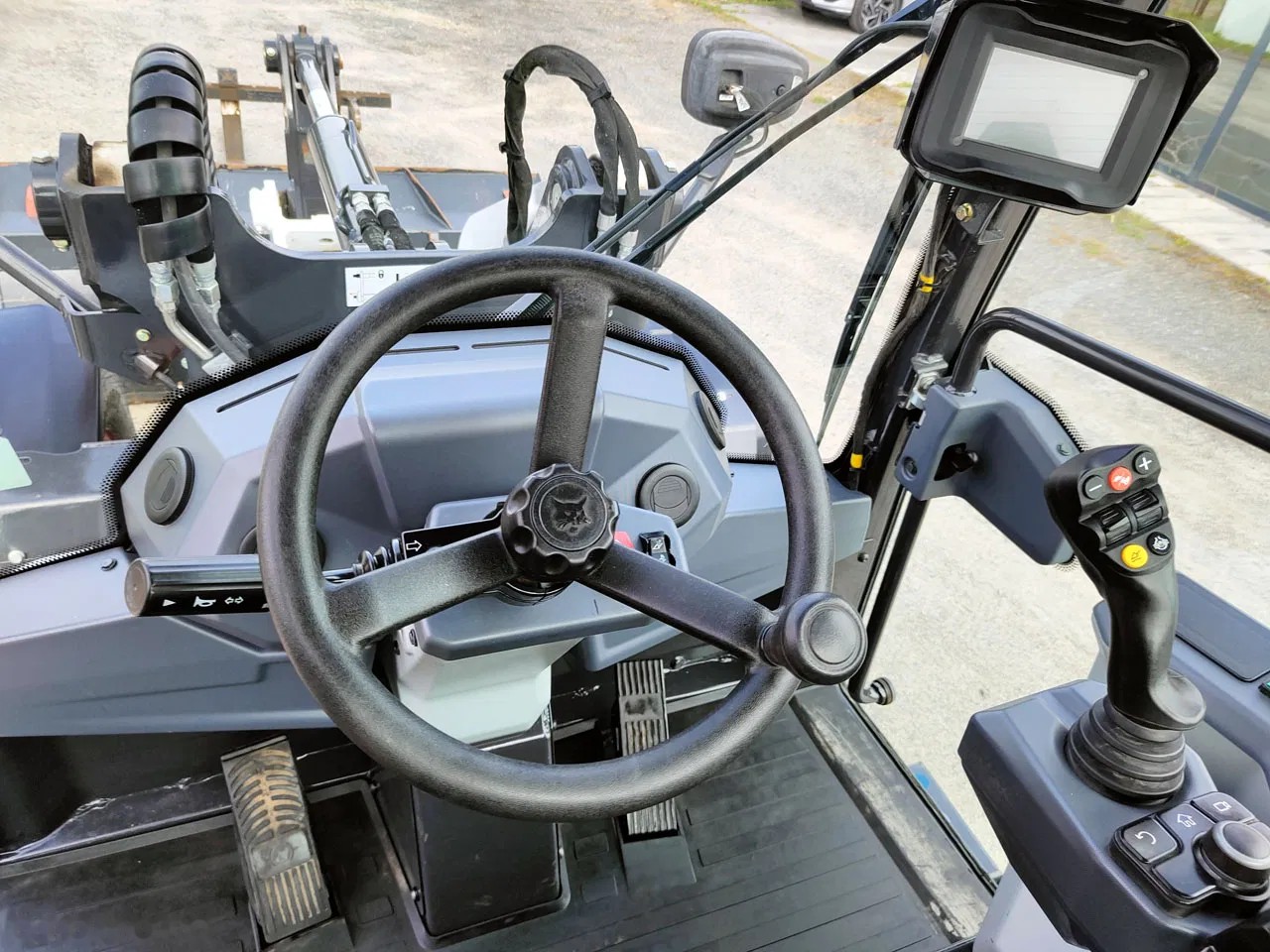 2023 Bobcat L75, 1 777 mth, dovoz Skladom v EÚ — foto 7 z 13
