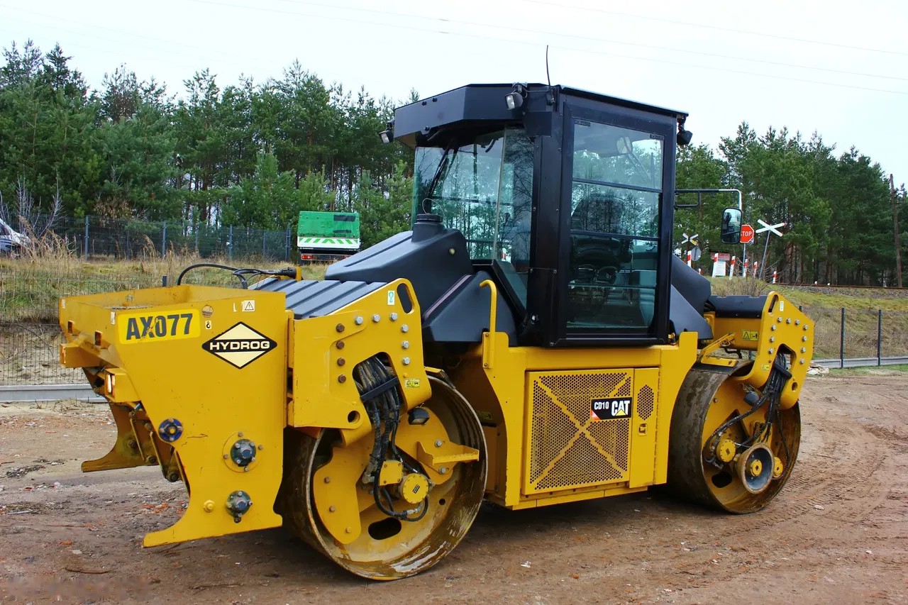 2017 Caterpillar CD10, 5 890 mth, dovoz Skladom v EÚ — foto 2 z 24