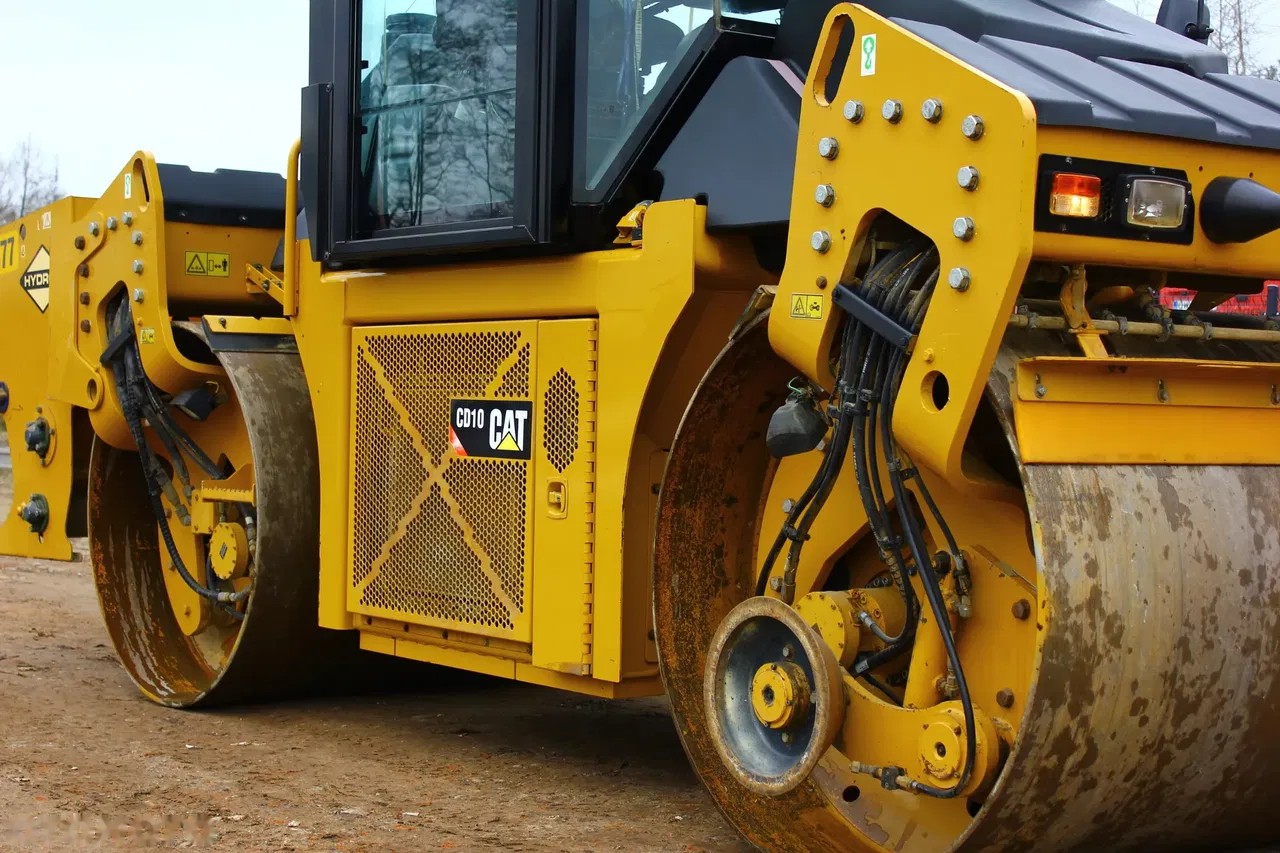 2017 Caterpillar CD10, 5 890 mth, dovoz Skladom v EÚ — foto 4 z 24