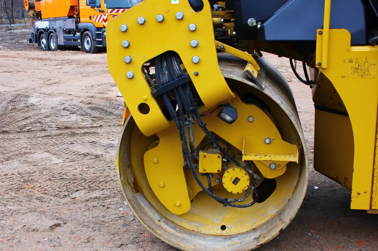 2017 Caterpillar CD10, 5 890 mth, dovoz Skladom v EÚ — foto 9 z 24