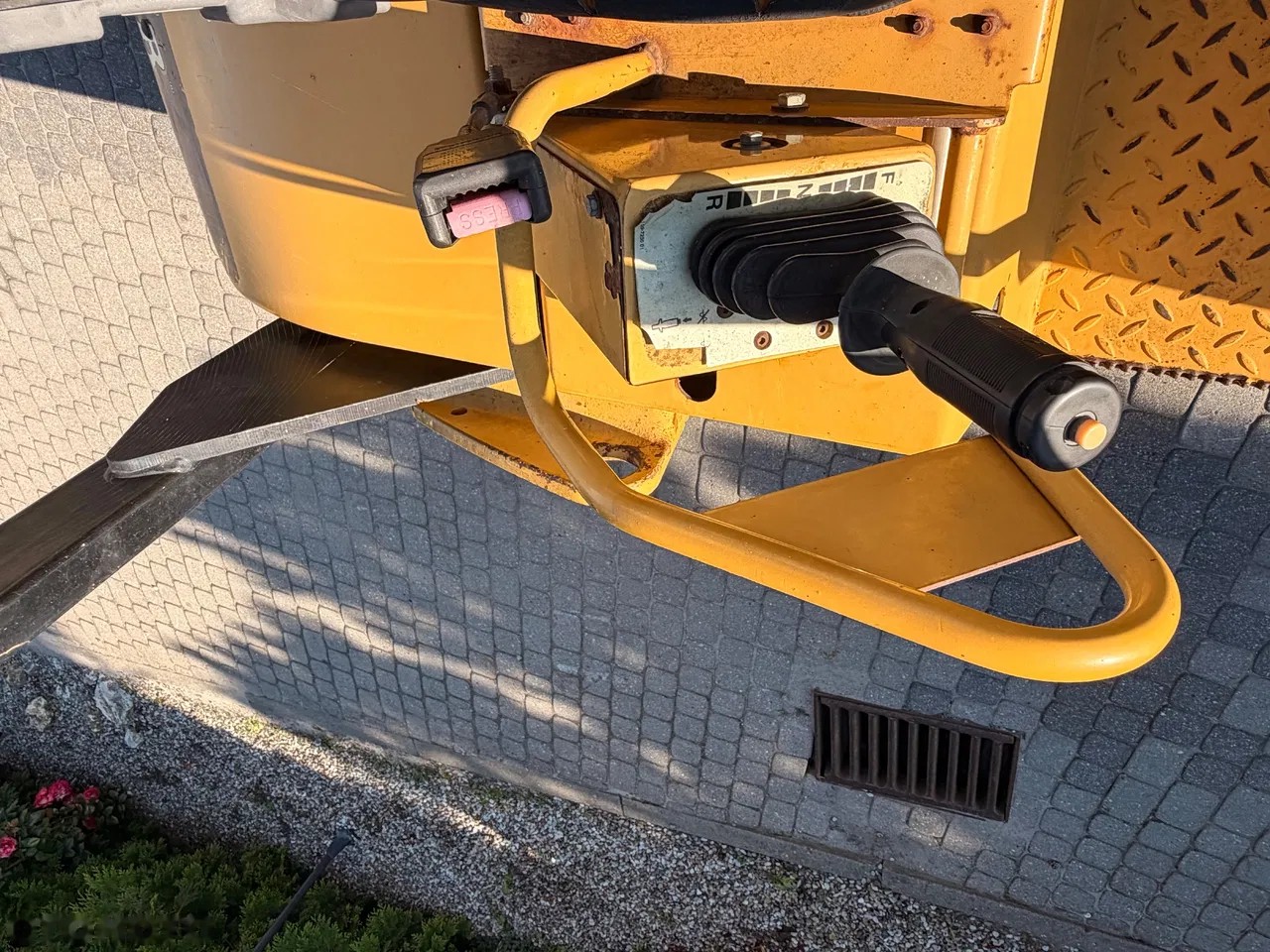 2006 Caterpillar CB-334E XW Drogowy Import, dovoz Skladom v EÚ — foto 14 z 18