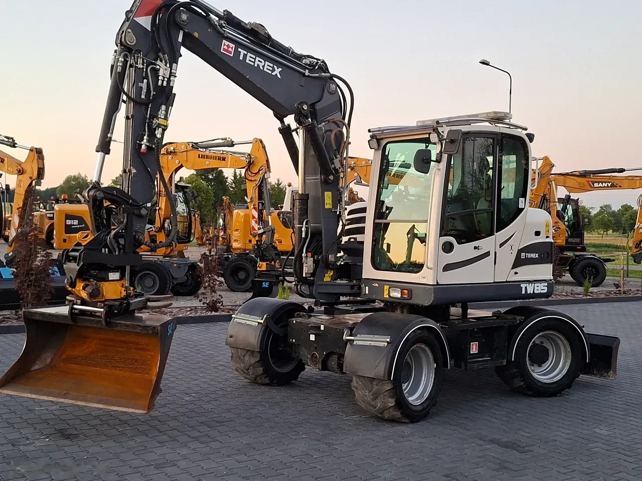 2015 Terex SCHAEFF, 9 400 mth, dovoz Skladom v EÚ — foto 1 | AMECAR 2015 Terex SCHAEFF, 9 400 mth, dovoz Skladom v EÚ — foto 1
