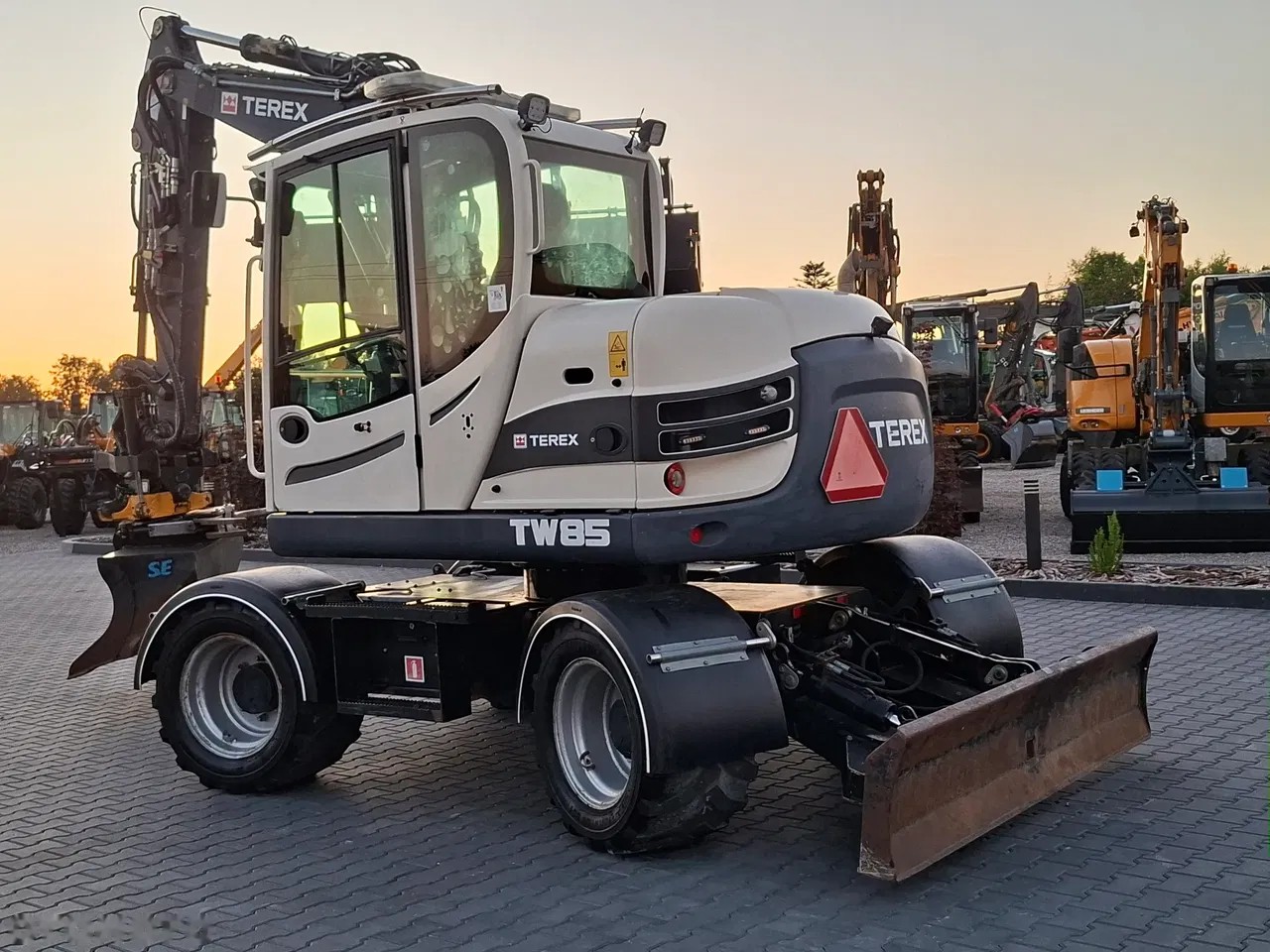 2015 Terex SCHAEFF, 9 400 mth, dovoz Skladom v EÚ — foto 10 z 15