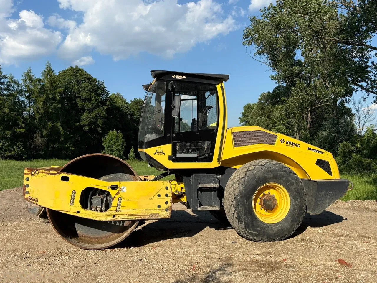 2016 Bomag BW213 D-5, 4 950 mth, dovoz Skladom v EÚ — foto 1 | AMECAR 2016 Bomag BW213 D-5, 4 950 mth, dovoz Skladom v EÚ — foto 1