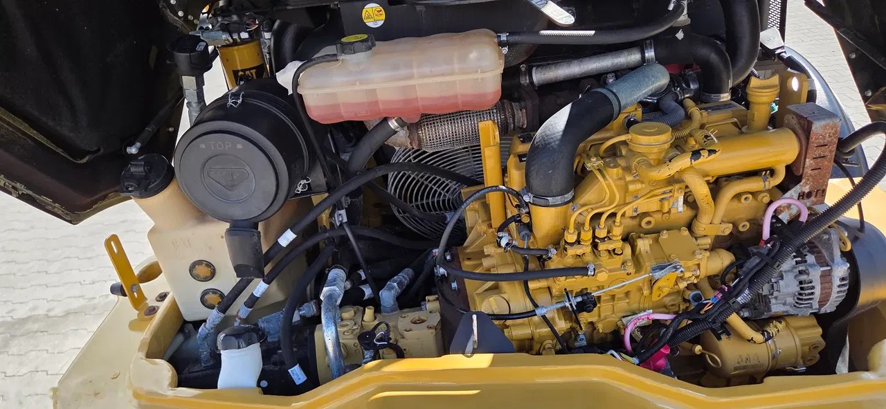 2015 Caterpillar, 2 900 mth, dovoz Skladom v EÚ — foto 9 z 22