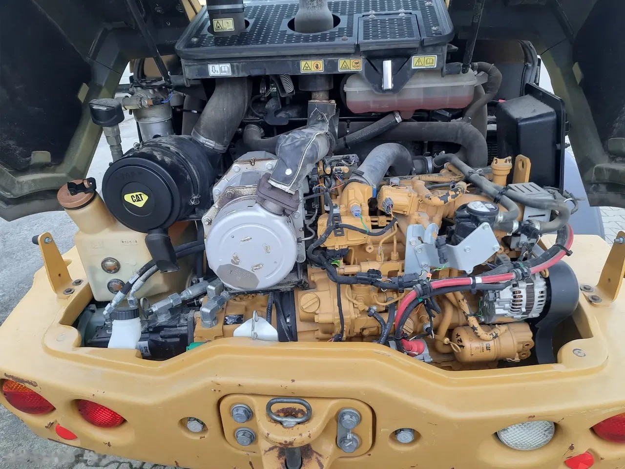 2017 Caterpillar 908, 3 530 mth, dovoz Skladom v EÚ — foto 3 z 9