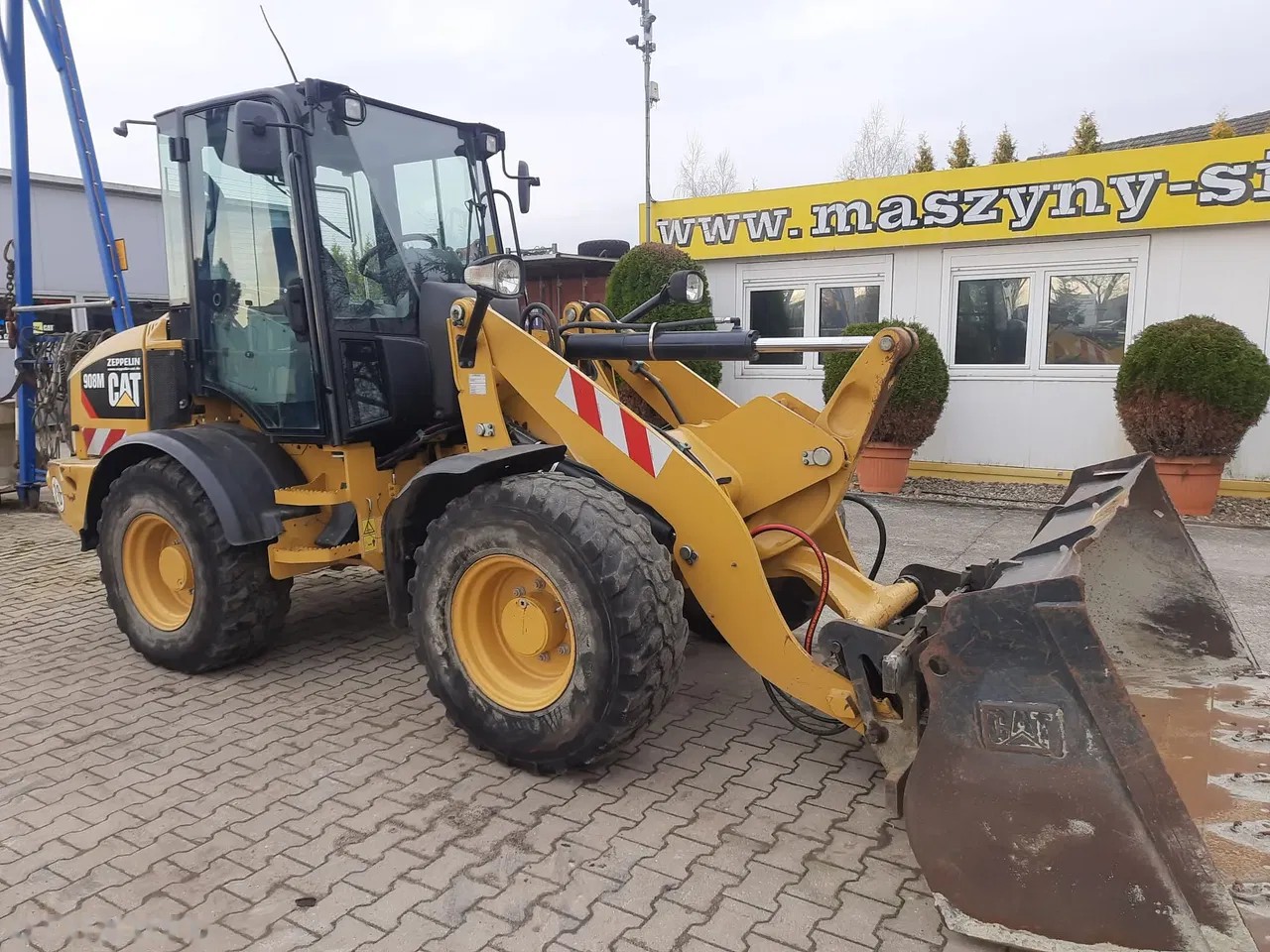 2017 Caterpillar 908, 3 530 mth, dovoz Skladom v EÚ — foto 4 z 9