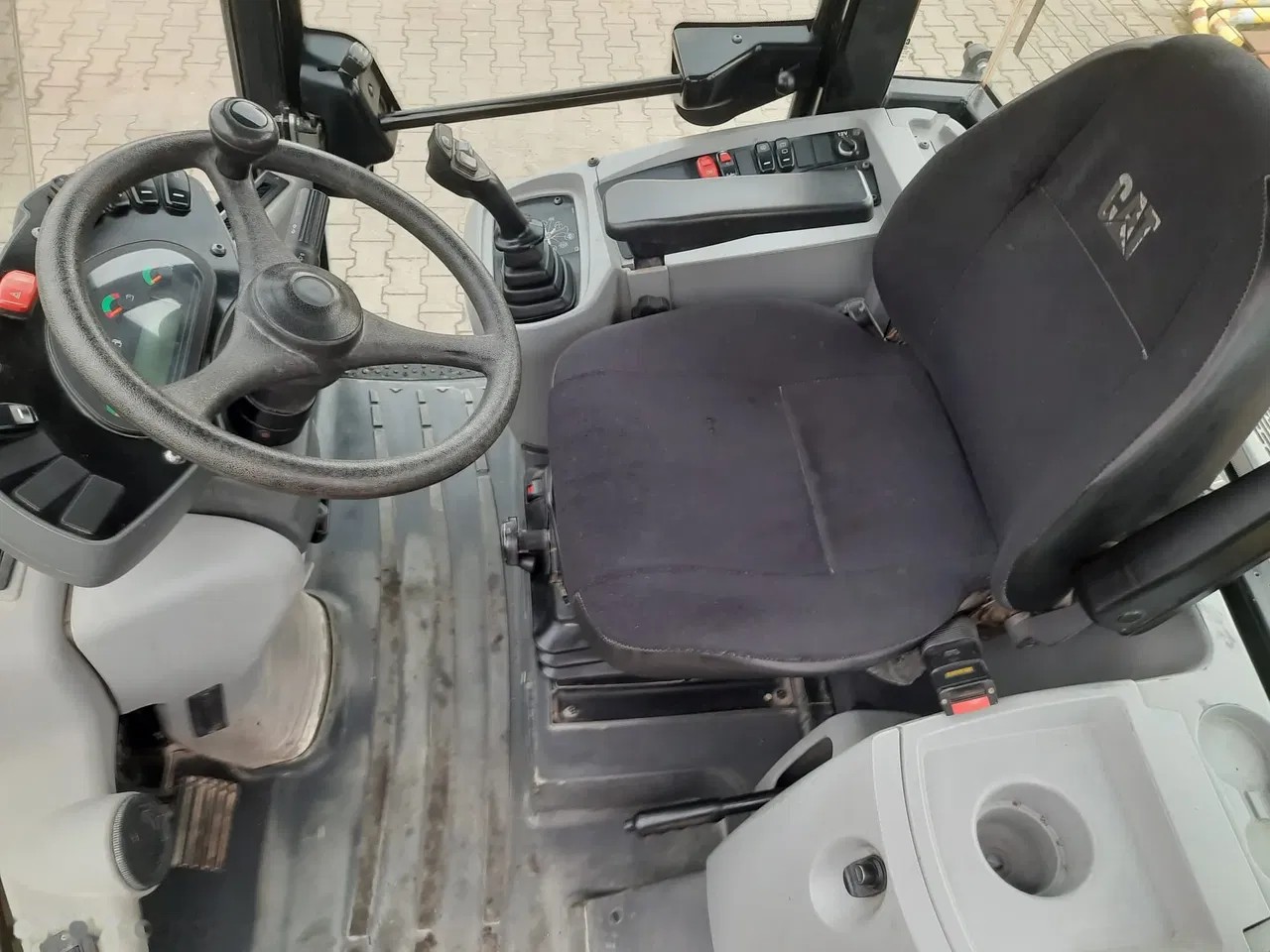 2017 Caterpillar 908, 3 530 mth, dovoz Skladom v EÚ — foto 7 z 9