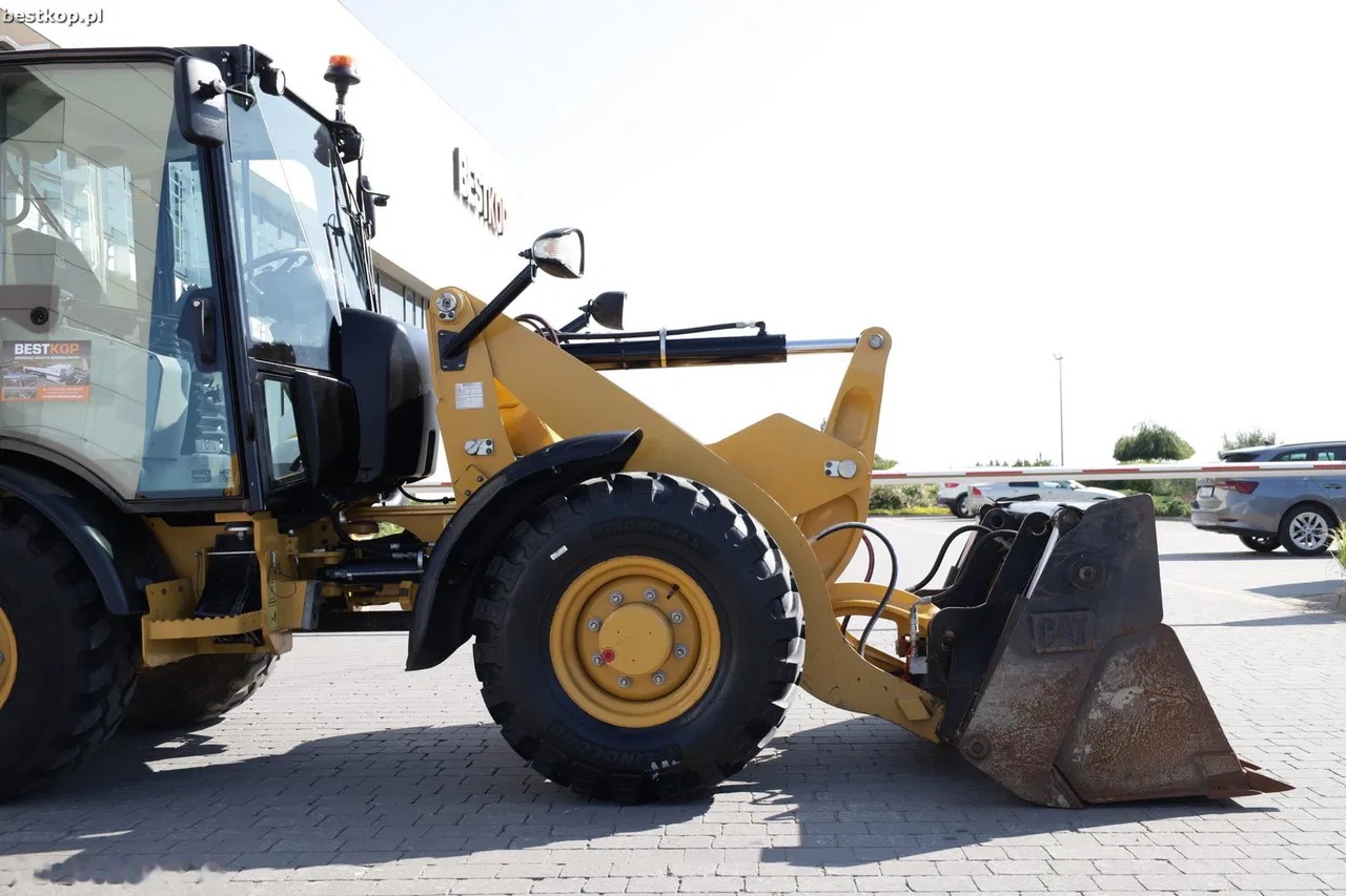 2020 Caterpillar CAT 906M, 2 160 mth, dovoz Skladom v EÚ — foto 4 z 24