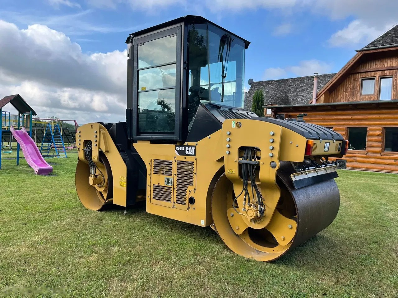 2015 Caterpillar CB44B, 800 mth, dovoz Skladom v EÚ — foto 1 | AMECAR 2015 Caterpillar CB44B, 800 mth, dovoz Skladom v EÚ — foto 1