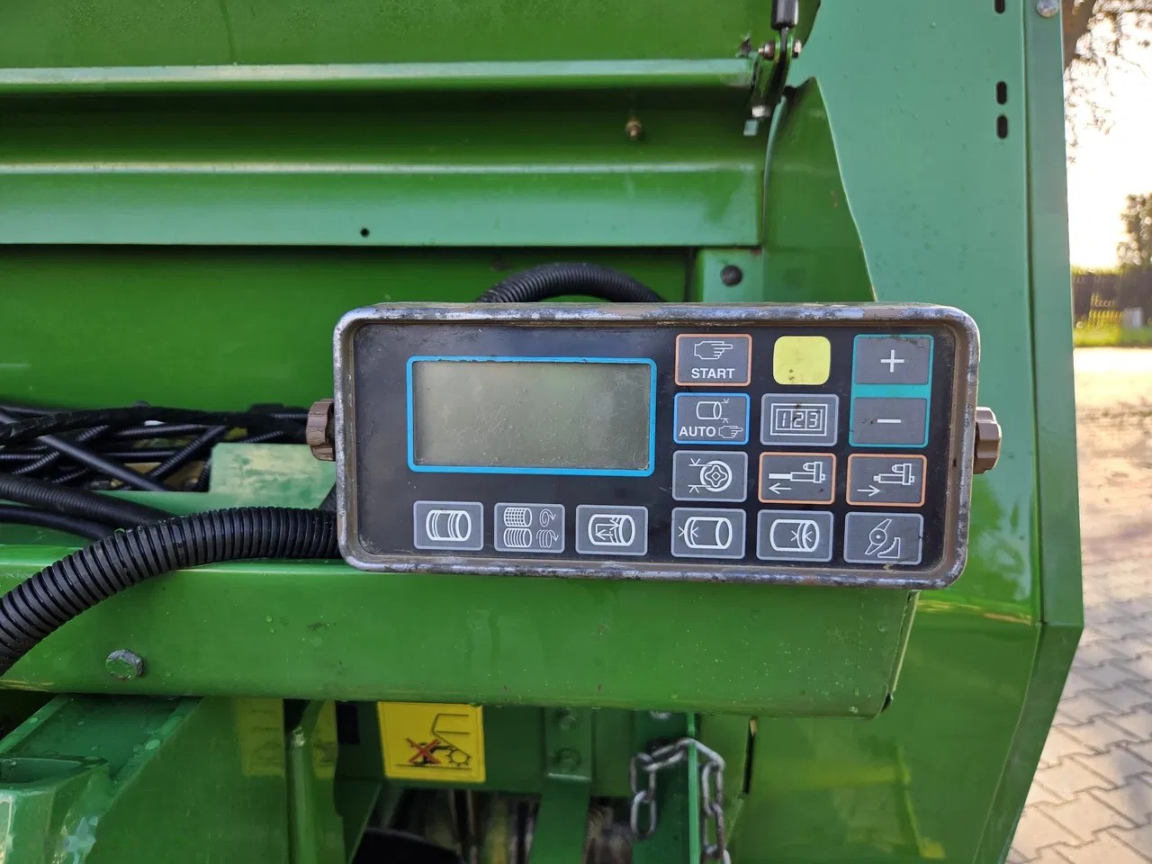 2000 John Deere 590, dovoz Skladom v EÚ — foto 12 z 21