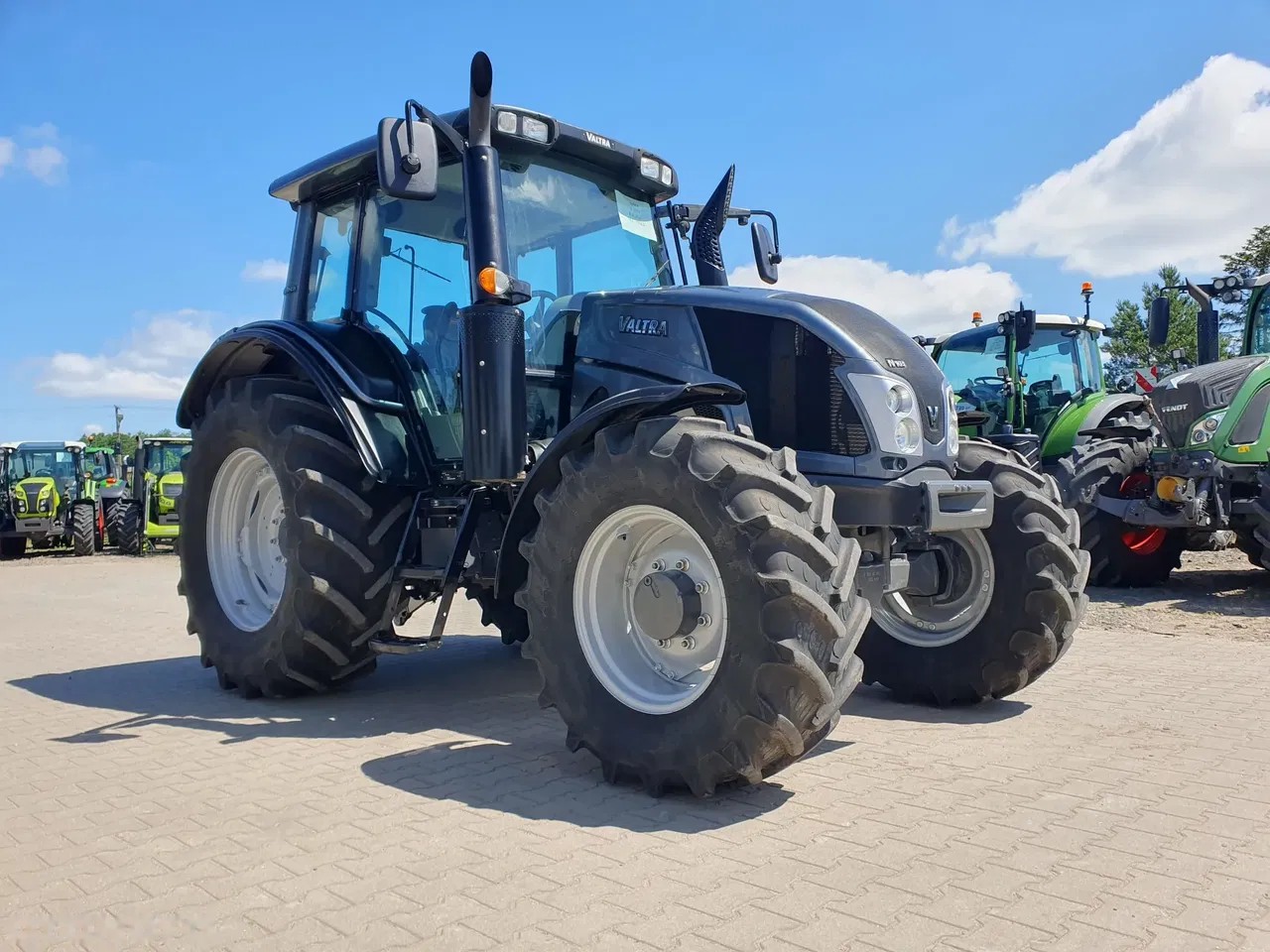 2016 Valtra N103.4 HiTech 5 N103, dovoz Skladom v EÚ — foto 1 | AMECAR 2016 Valtra N103.4 HiTech 5 N103, dovoz Skladom v EÚ — foto 1