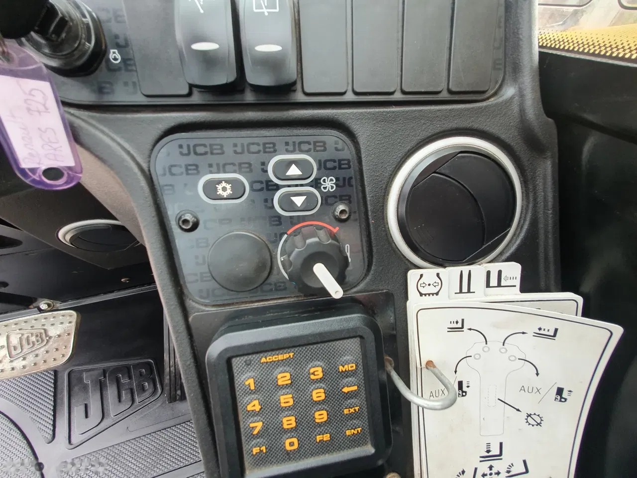 2021 JCB 531 - 70, 545 mth, dovoz Skladom v EÚ — foto 13 z 15