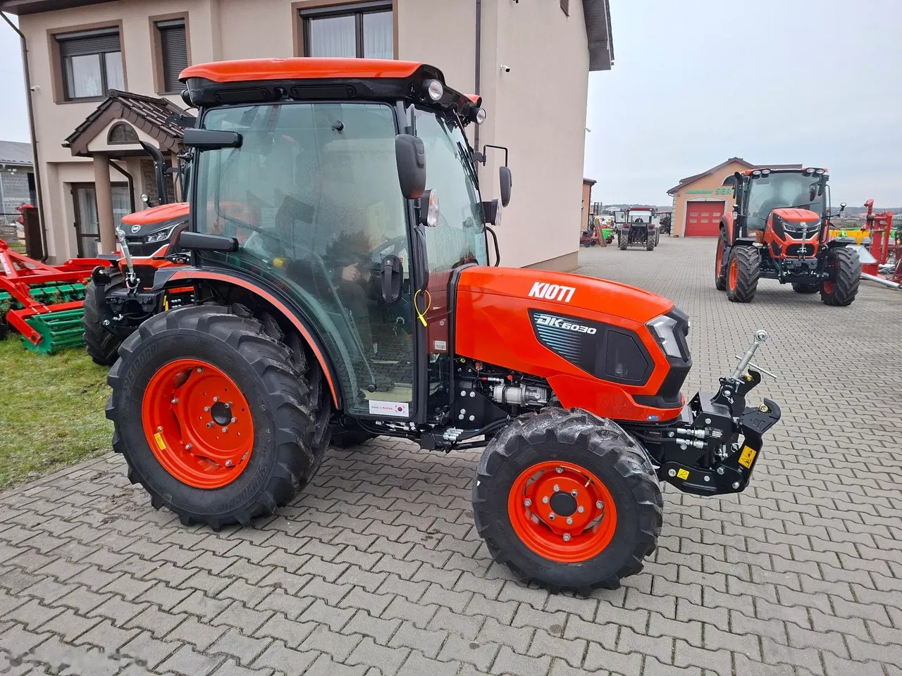 2025 Kioti DK6030C, 1 mth, dovoz Skladom v EÚ — foto 3 z 6