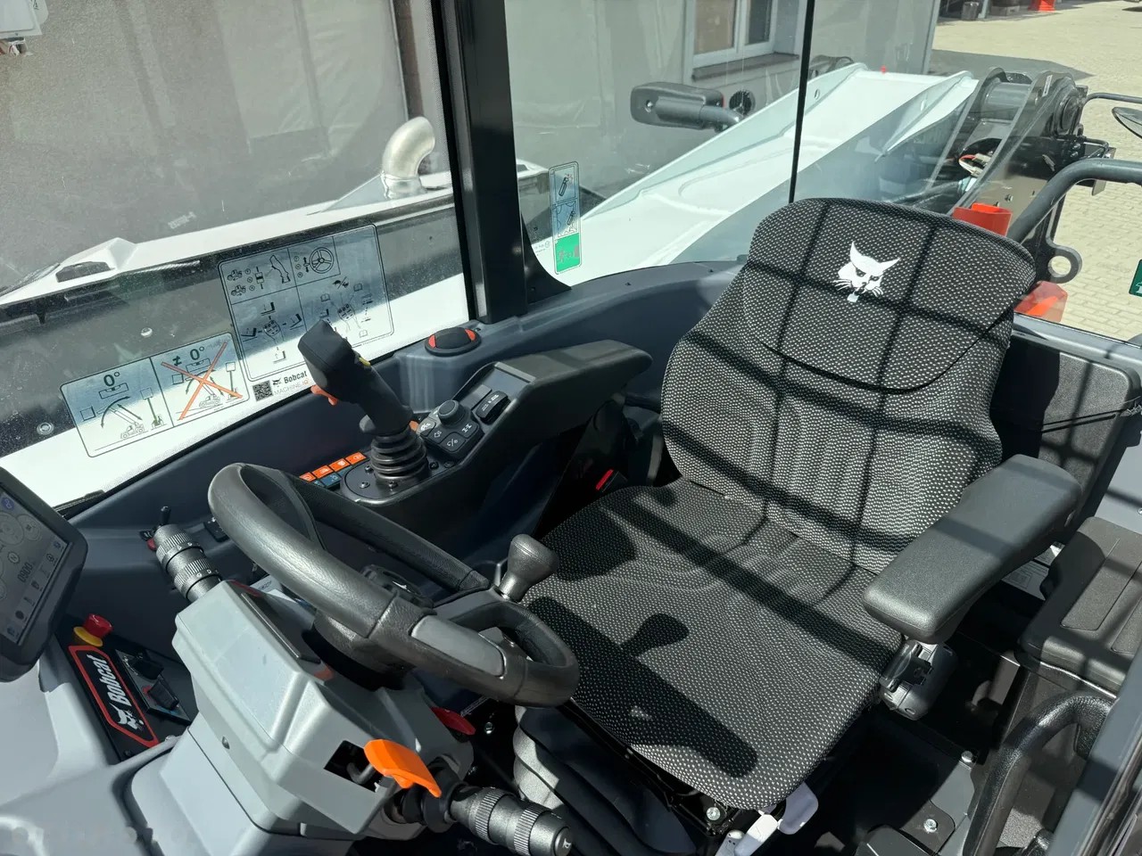 2026 Bobcat TELESKOPICKÝ, dovoz Skladom v EÚ — foto 6 z 8