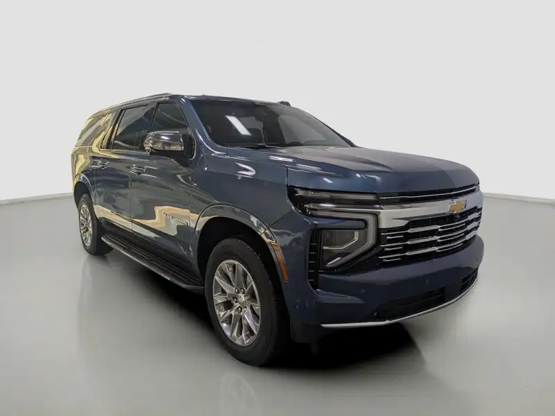 2026 Chevrolet Suburban Premier, modrá, 0 km, dovoz Kanada — foto 1