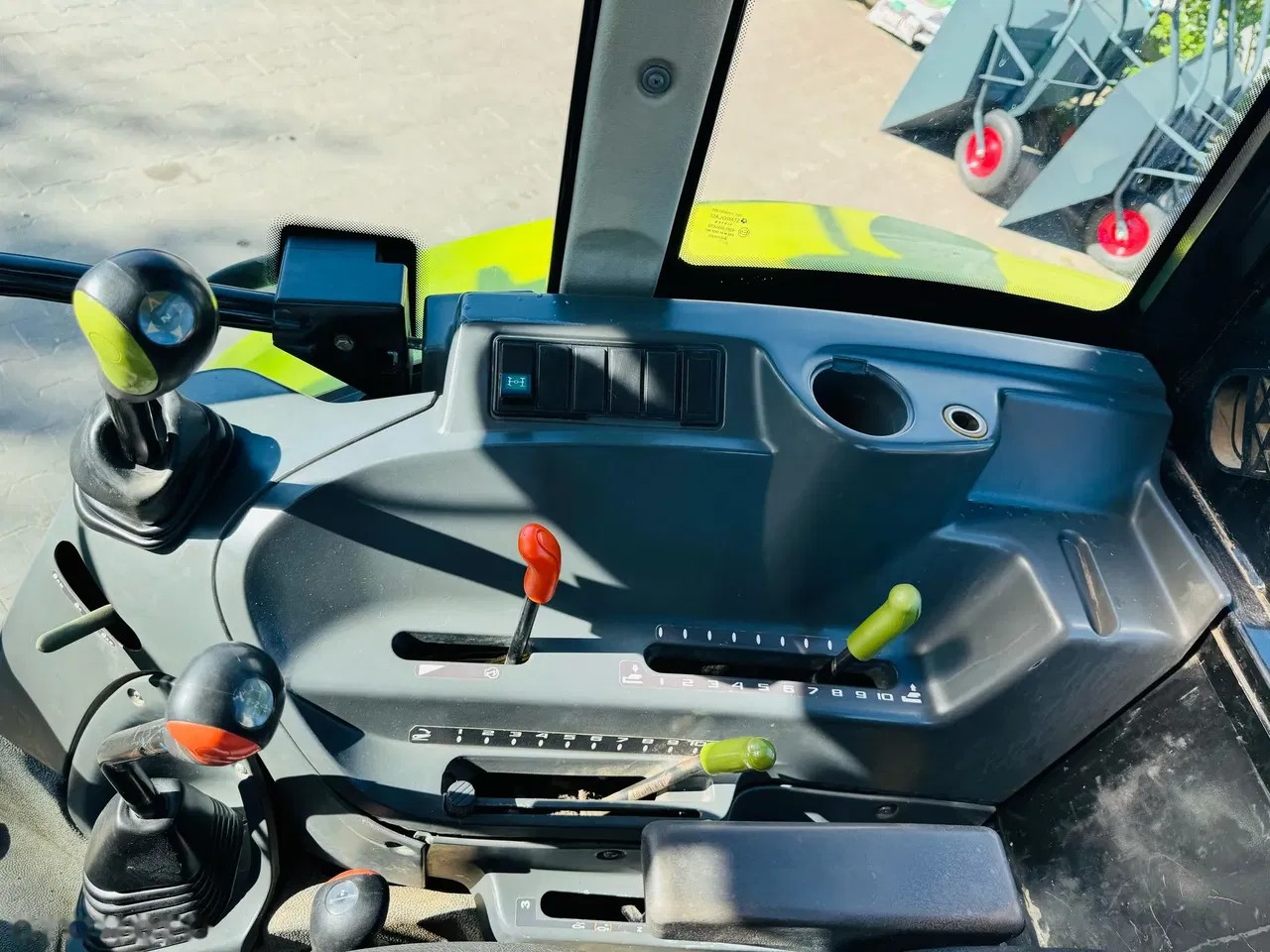 2014 Claas Axos 330, dovoz Skladom v EÚ — foto 10 z 11