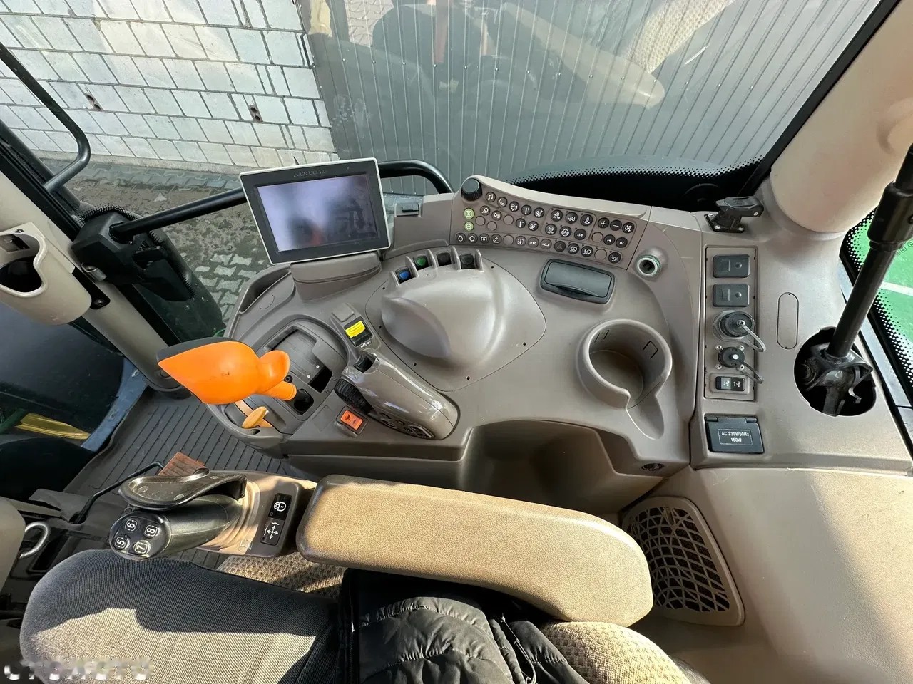 2018 John Deere 6155R, 5 265 mth, dovoz Skladom v EÚ — foto 8 z 8