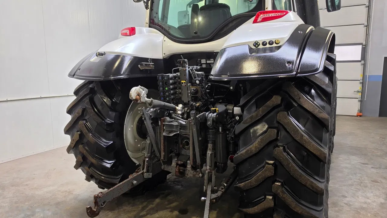 2015 Valtra, 4 200 mth, dovoz Skladom v EÚ — foto 8 z 24