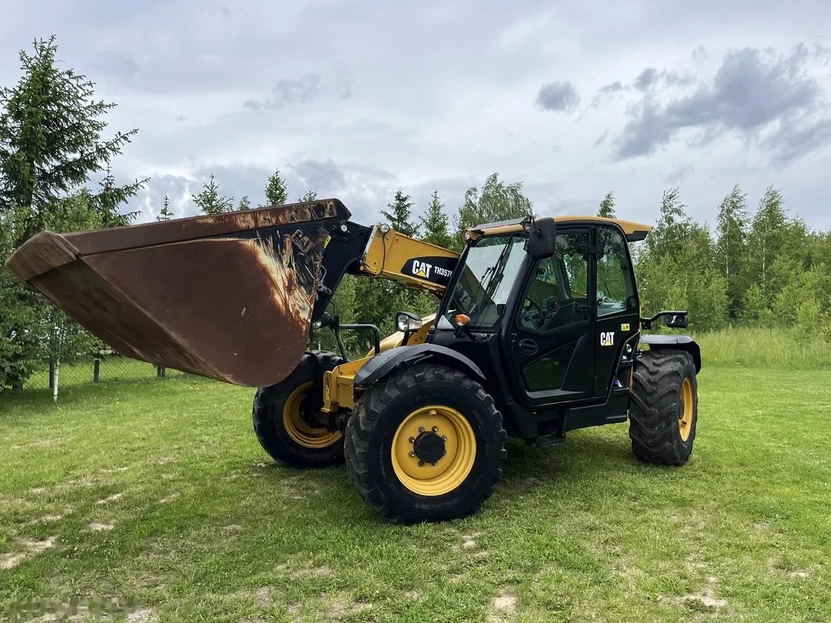 2018 Caterpillar TH357D AG HANDLER, 4 176 mth, dovoz Skladom v EÚ — foto 1 z 15 2018 Caterpillar TH357D AG HANDLER, 4 176 mth, dovoz Skladom v EÚ — foto 1 z 15