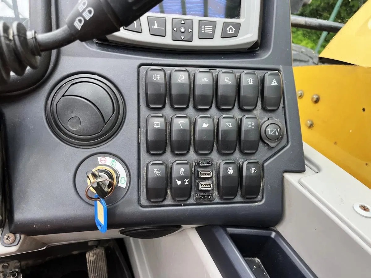 2018 Caterpillar TH357D AG HANDLER, 4 176 mth, dovoz Skladom v EÚ — foto 14 z 15