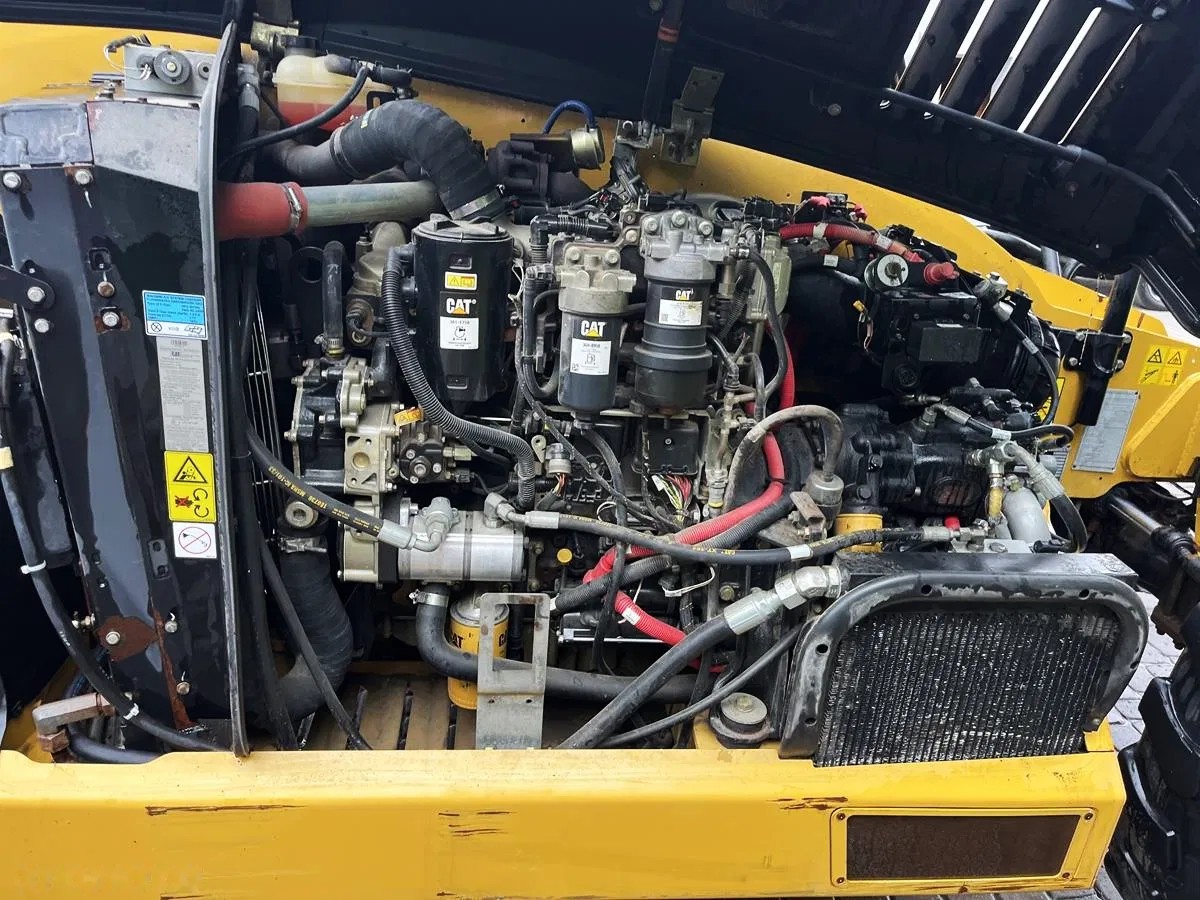 2018 Caterpillar TH357D AG HANDLER, 4 176 mth, dovoz Skladom v EÚ — foto 8 z 15