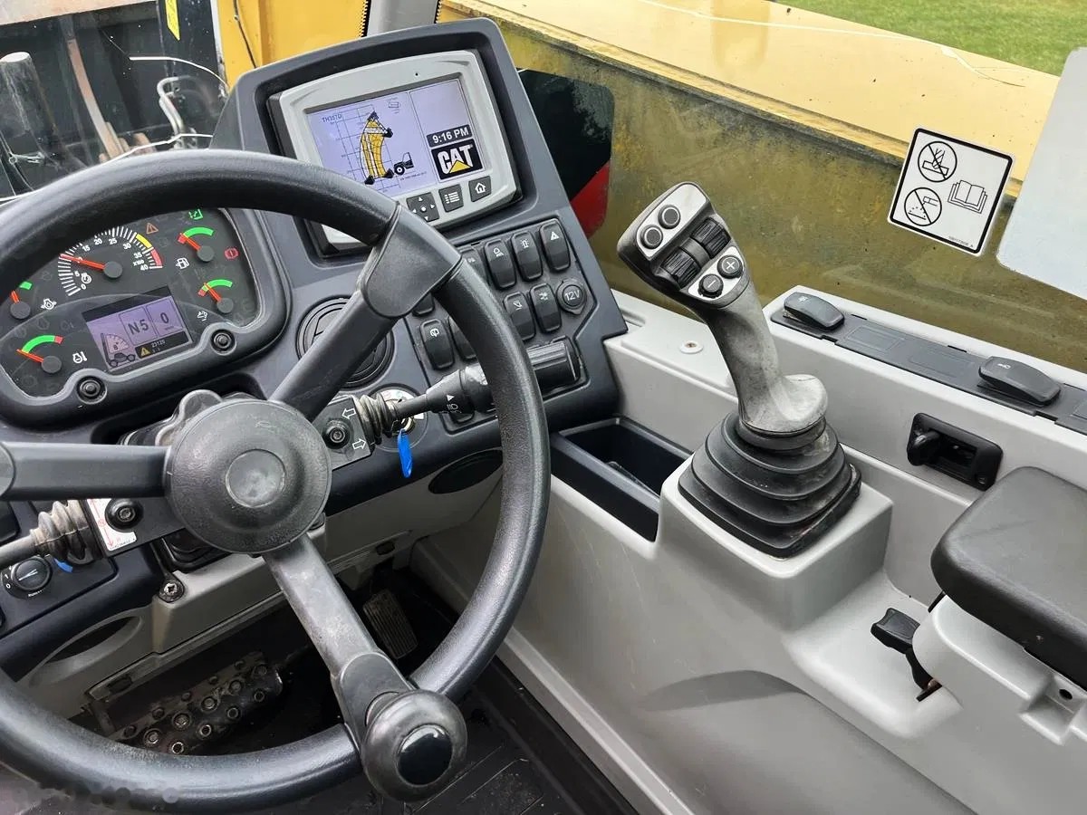 2018 Caterpillar TH357D AG HANDLER, 4 176 mth, dovoz Skladom v EÚ — foto 9 z 15