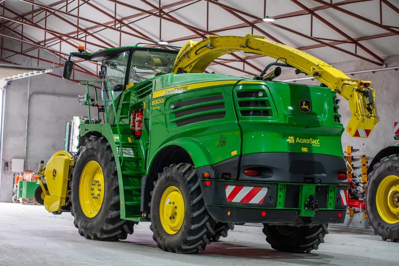 2022 John Deere 8300, 759 mth, dovoz Skladom v EÚ — foto 2 z 14