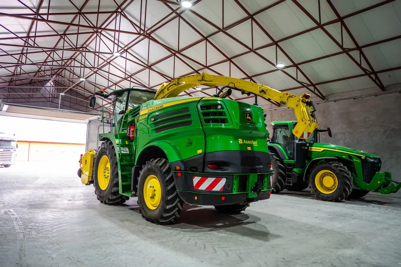 2022 John Deere 8300, 759 mth, dovoz Skladom v EÚ — foto 7 z 14