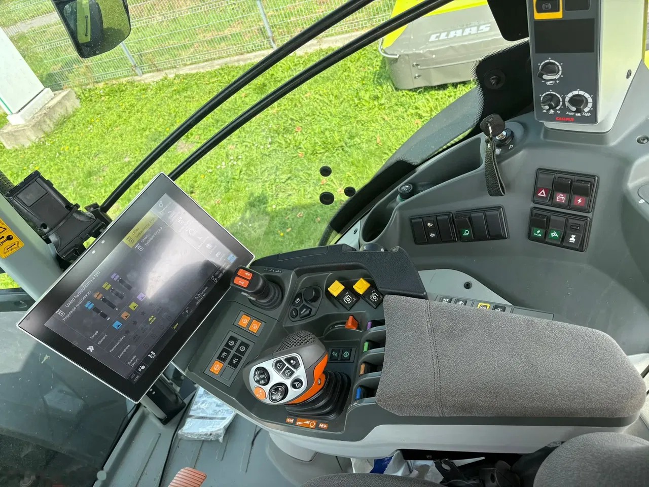 2020 Claas AXION 810 CMATIC, 4 665 mth, dovoz Skladom v EÚ — foto 12 z 16