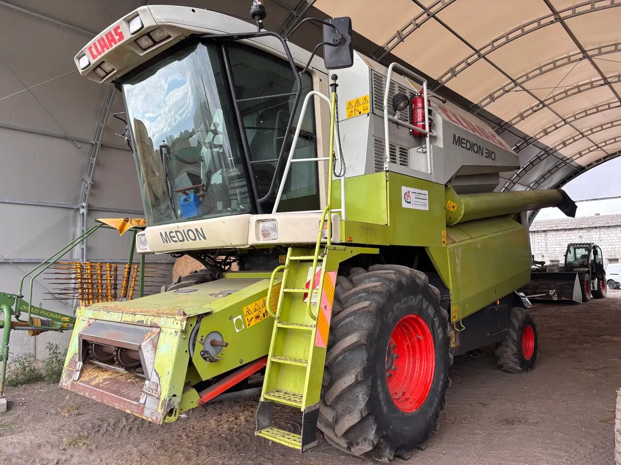 2002 Claas Medion 310 932, 2 904 mth, dovoz Skladom v EÚ — foto 1 z 21 2002 Claas Medion 310 932, 2 904 mth, dovoz Skladom v EÚ — foto 1 z 21